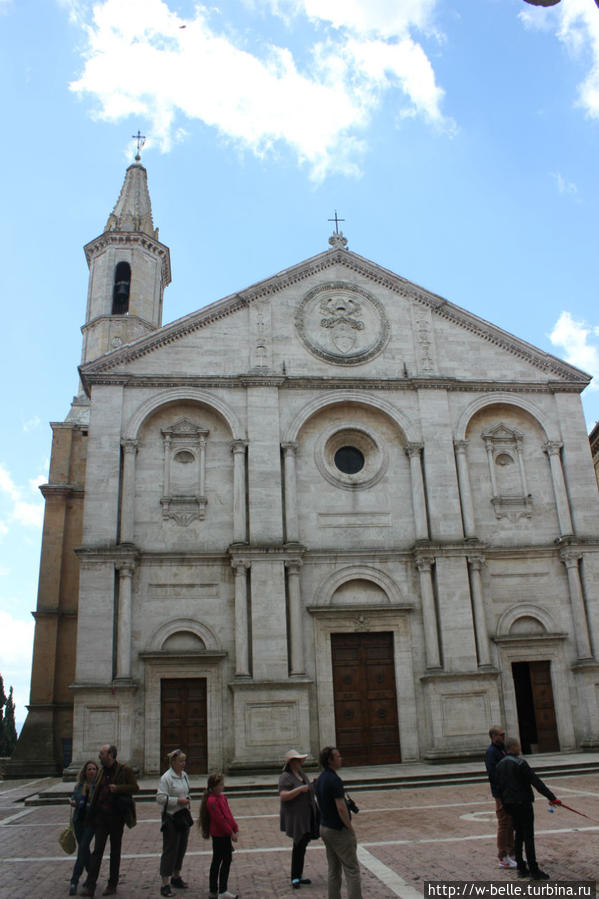 Кафедральный собор, посвященный Святой Деве Марии. Его строительство продолжалось с 1459 г. по 1462 г. Пьенца, Италия