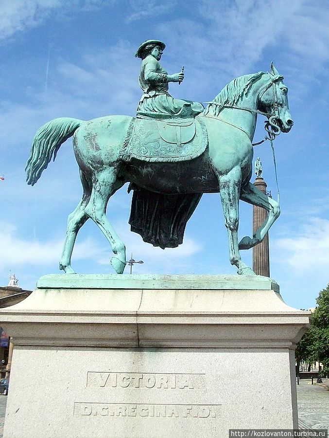 Памятник королеве Виктории у Сент-Джордж холла. Ливерпуль, Великобритания