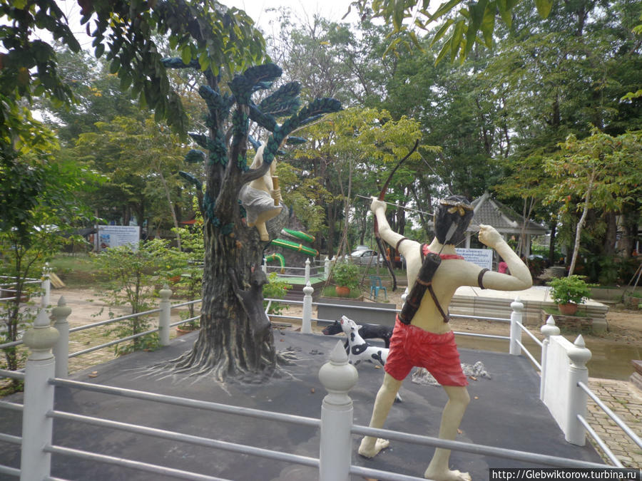 Осмотр скульптур в вате Банг Чак. Вторая группа Пак-Крет, Таиланд