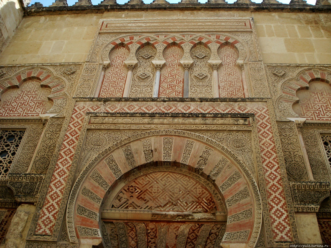 Центральная часть самых старых ворот святого Стефана (Puerta de San Esteban). Западная стена. Кордова, Испания