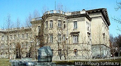 Здание бывшей мужской гимназии. Ныне главный корпус ЗНУ Запорожье, Украина