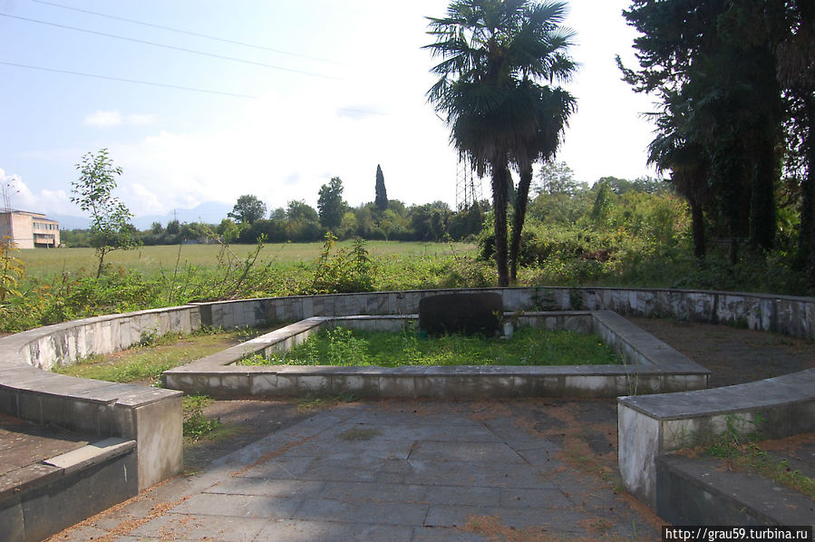 Памятный камень Дзидзария Г.А. Лыхны, Абхазия