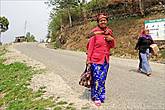 Основное население района Расува составляют таманги, мигрировавшие из Южного Тибета в 7 веке. У женщин одежда совсем уже другая, длинная юбка, частенько не сшитая ...
