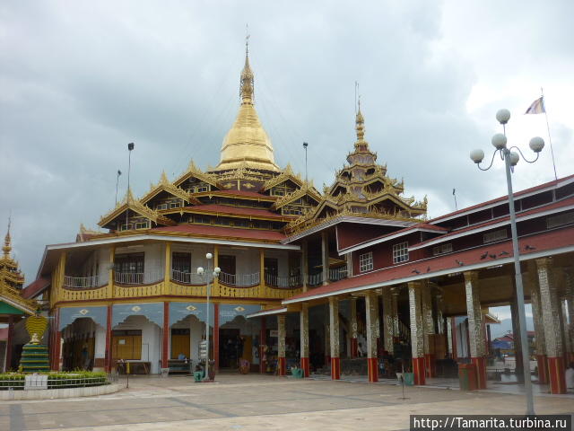 Озеро Инле и подставные падаунги Озеро Инле, Мьянма Озеро Инле и подставные падаунги Озеро Инле, Мьянма