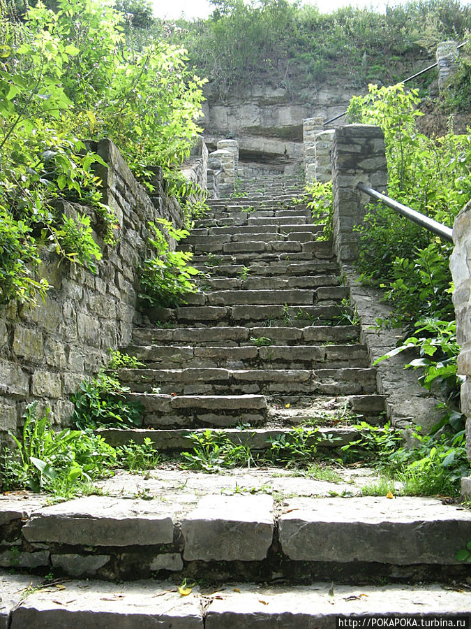 Крутючая лестница к самой крепости Каменец-Подольский, Украина