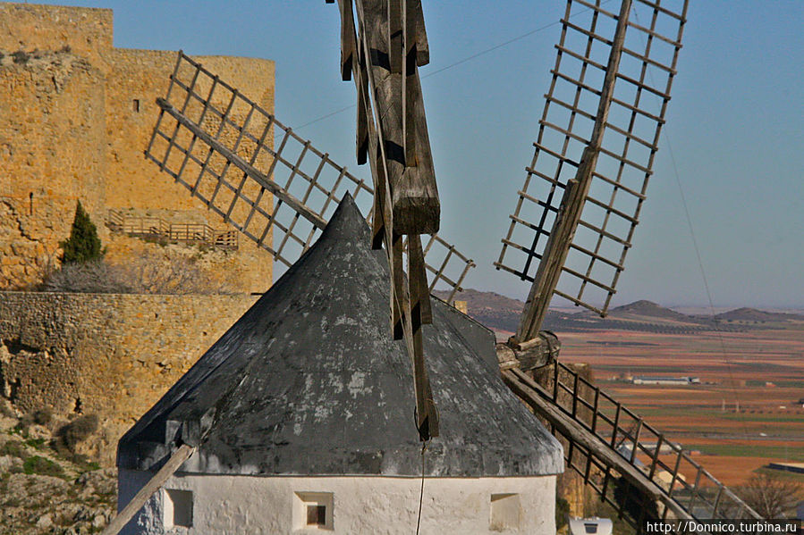 Белые ветряные мельницы Ла Манчи и современные Донкихоты Консуэгра, Испания