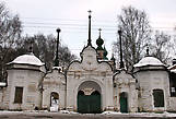 Каменные ворота монастыря