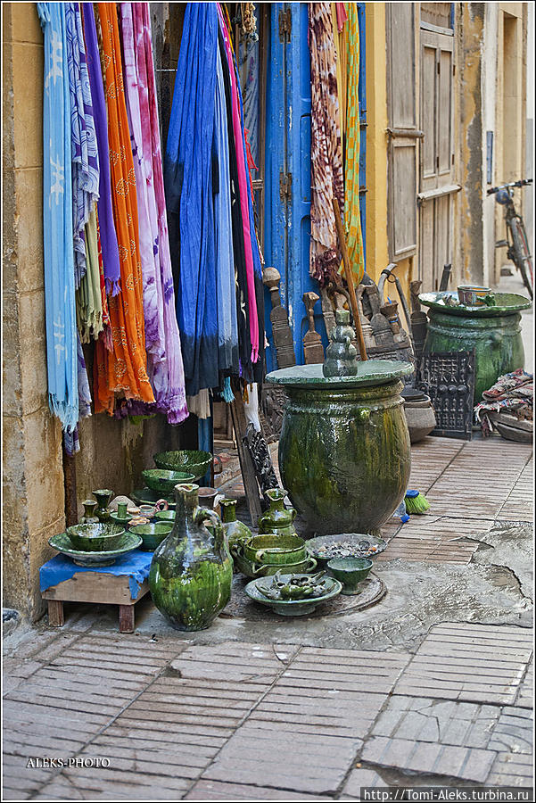 Сувениры всюду...
* Эссуэйра, Марокко