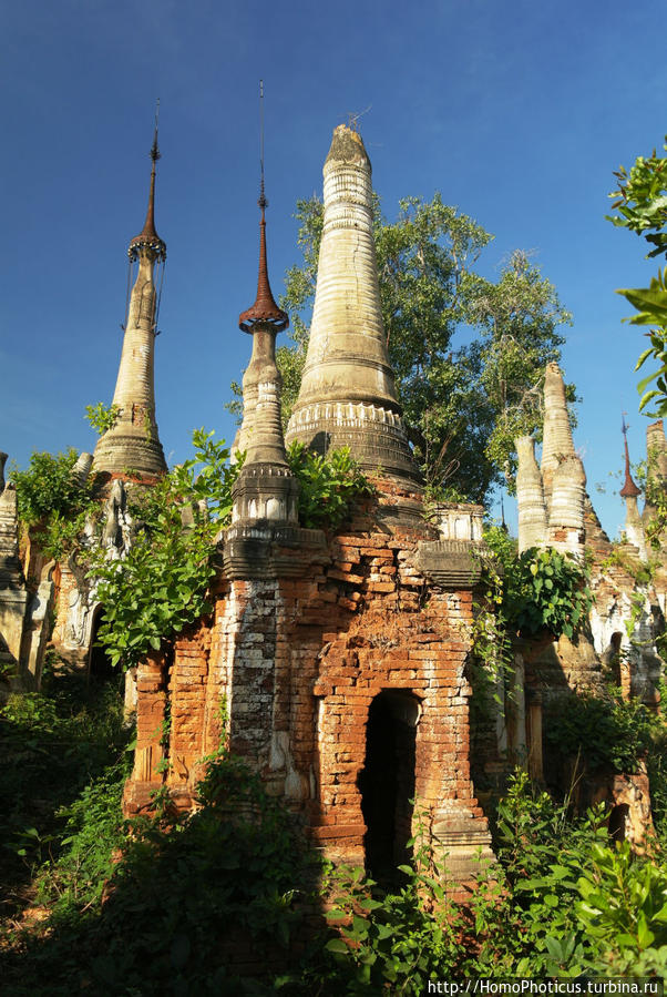 Лес ступ Озеро Инле, Мьянма Лес ступ Озеро Инле, Мьянма