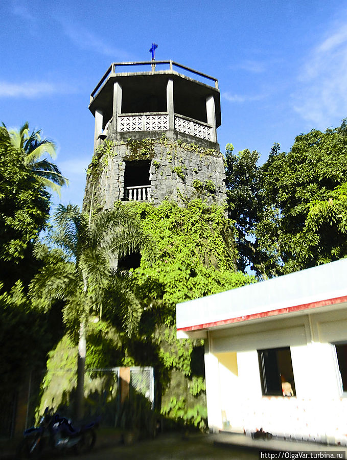 Самое старое здание в Булусане — сторожевая башня Булусан, Филиппины