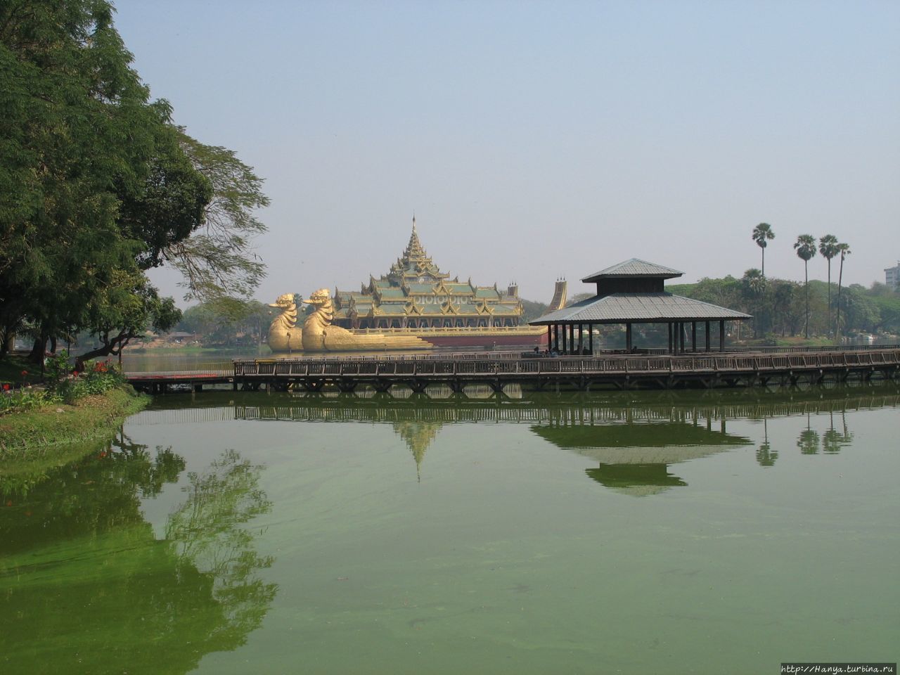 Озеро Kandawgyi Lake и ре