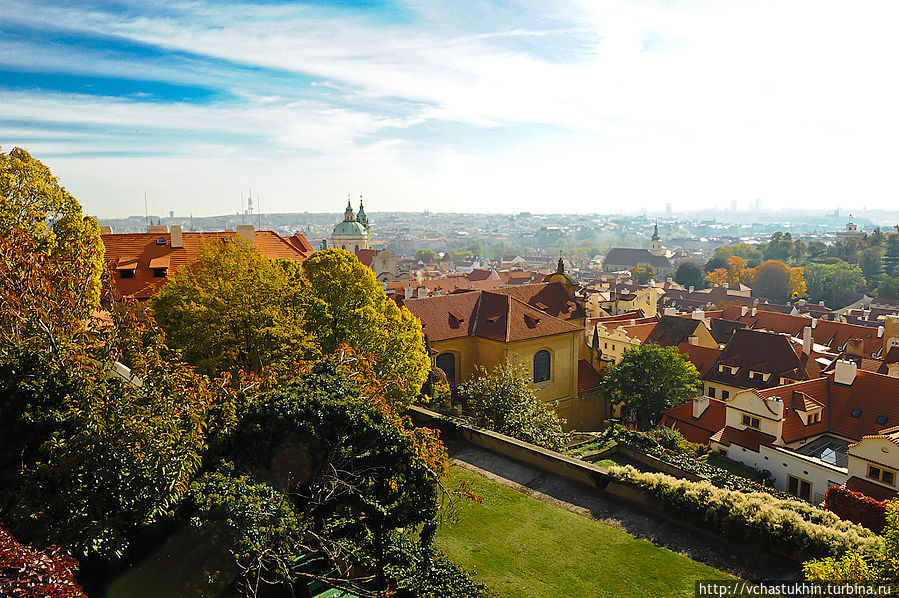Вид на осеннюю Прагу со смтровой площадки Пражского града. Только из-за одного этого вида стоит приехать осенью в Прагу. Прага, Чехия
