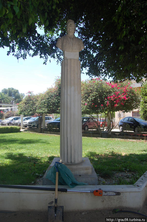 Памятник Николасу Каталаносу
