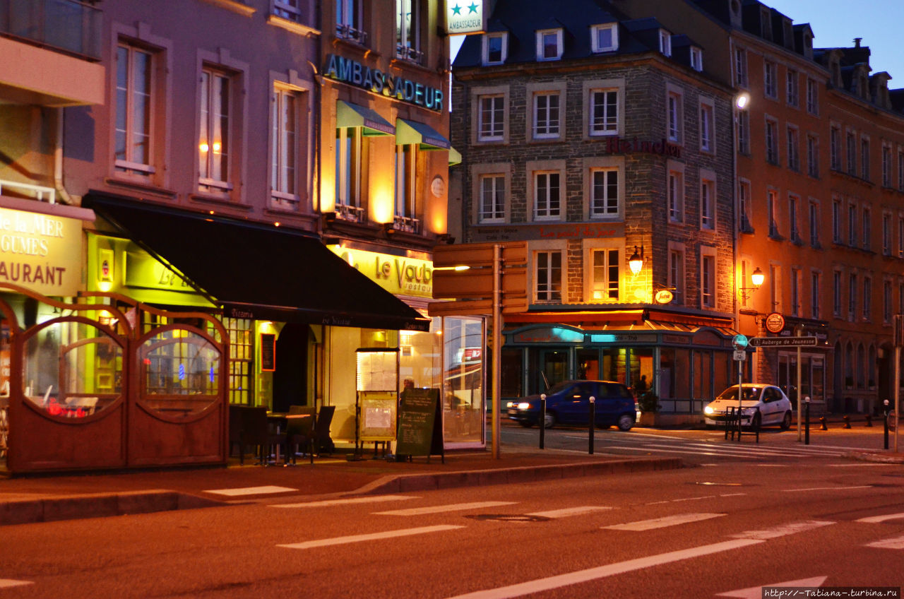 Сумеречный дижестив Шербур-Октевиль, Франция Сумеречный дижестив Шербур-Октевиль, Франция