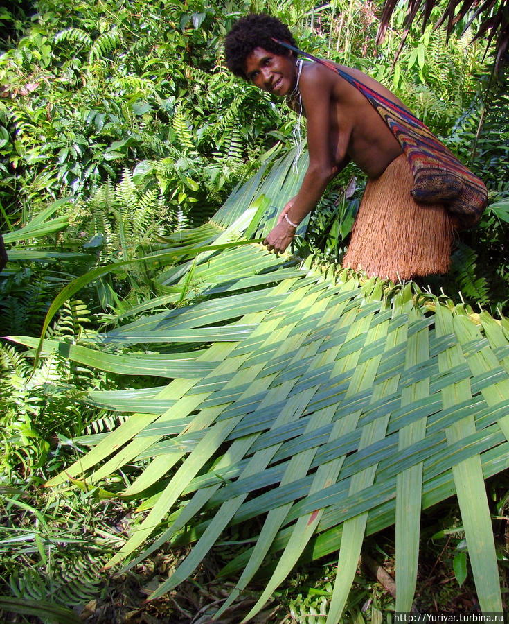 Сплести корзину из пальмового листа — плевое дело Джайпура, Индонезия