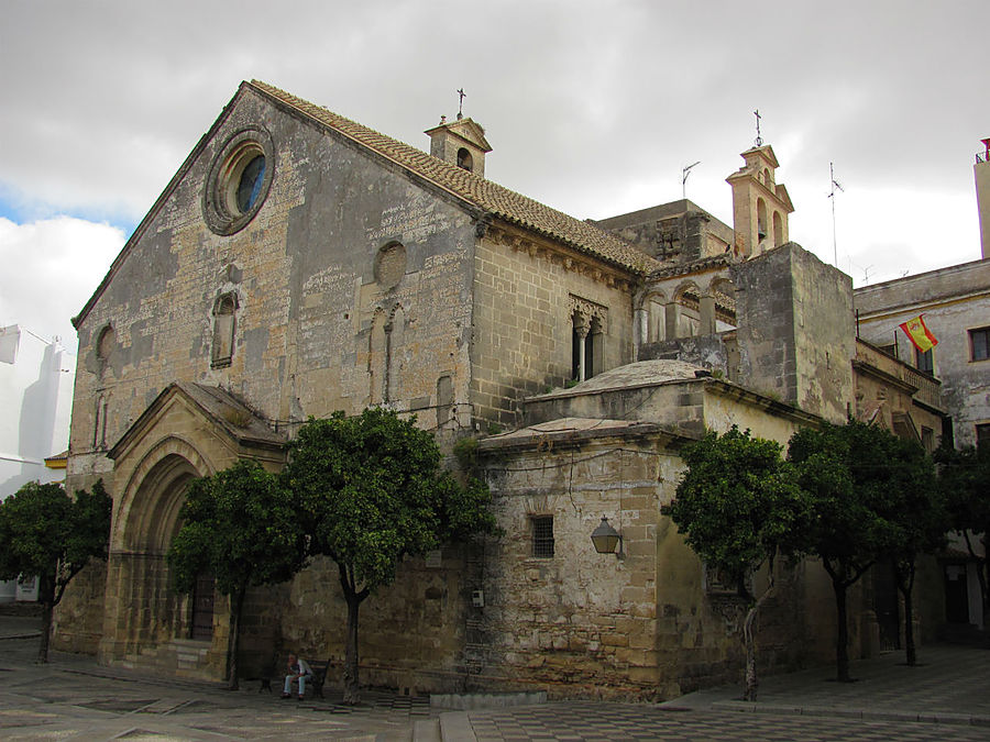 Это, прежде всего, церковь Святого Дионисия, перестроенная из мечети в 1457 году.
Святой Дионисий стал покровителем города после того, как 9 октября 1264 года, в день Святого Дионисия, король Альфонсо Мудрый отвоевал город у мавров.
Сейчас в церкви ведётся вялотекущая реставрация при вялотекущих археологических работах. Это, прежде всего, церковь Святого Дионисия, перестроенная из мечети в 1457 году.
Святой Дионисий стал покровителем города после того, как 9 октября 1264 года, в день Святого Дионисия, король Альфонсо Мудрый отвоевал город у мавров.
Сейчас в церкви ведётся вялотекущая реставрация при вялотекущих археологических работах.