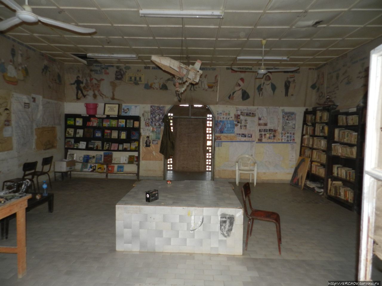 Нигер. Ч — 24. Квартал Зенгу. Посещение музея-библиотеки Зиндер, Нигер