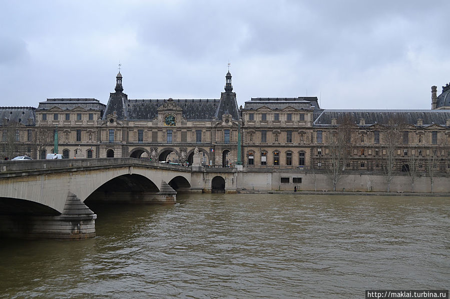 Мост Каррузель. Вид на Лувр. Париж, Франция