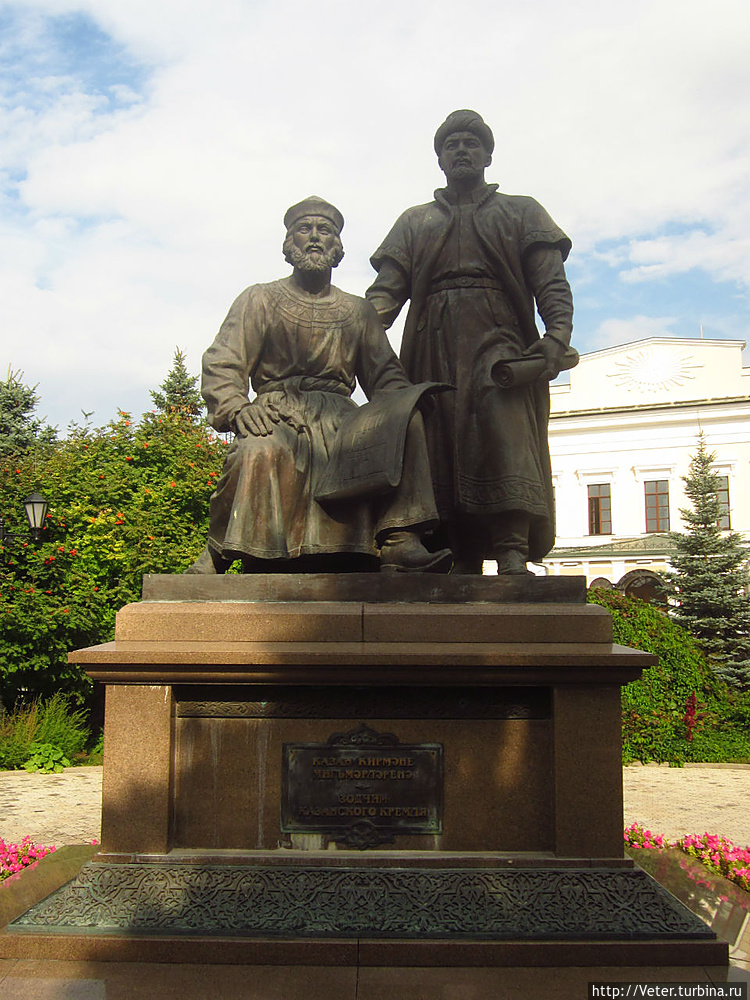 За аркой скрывается памят