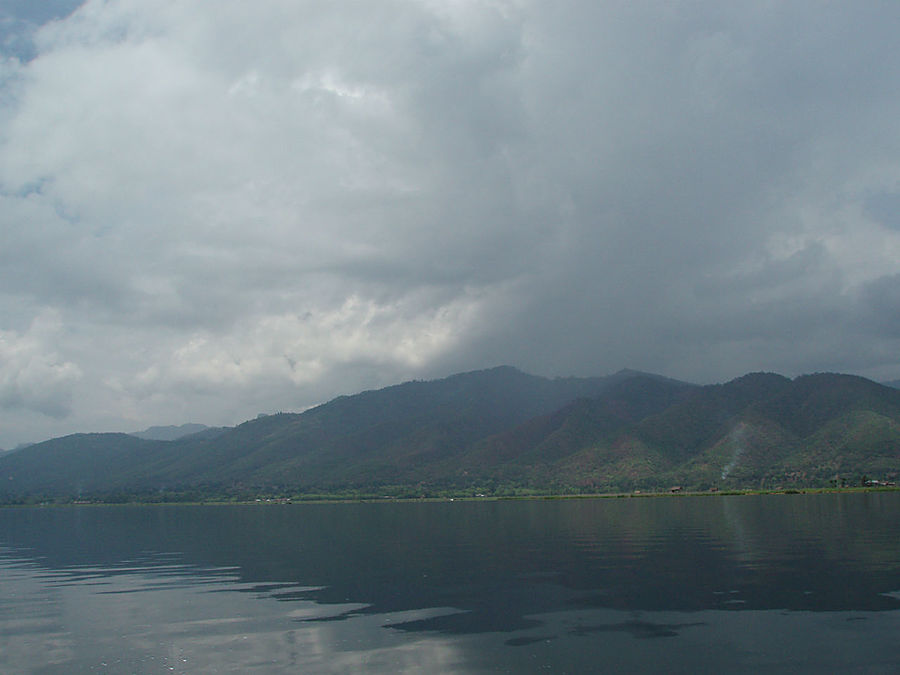 Озеро Инле. Безмятежность Озеро Инле, Мьянма Озеро Инле. Безмятежность Озеро Инле, Мьянма