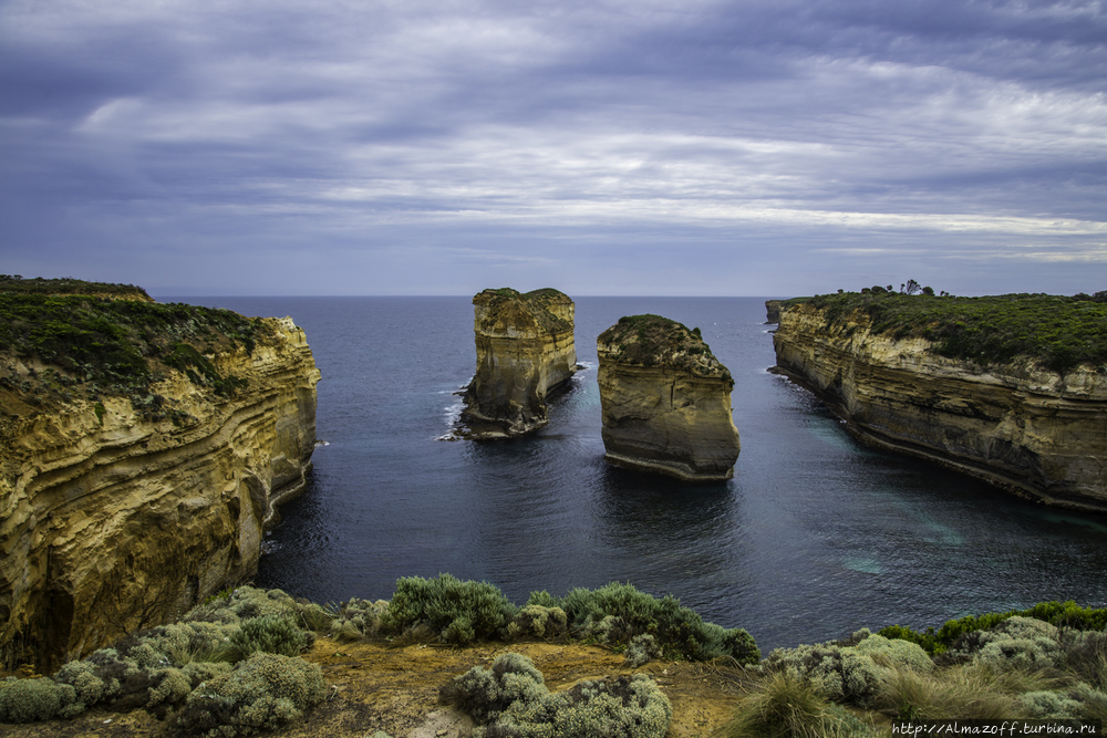 12 австралийских апостолов и London Bridge, который рухнул Двенадцать Апостолов Морской Национальный Парк, Австралия