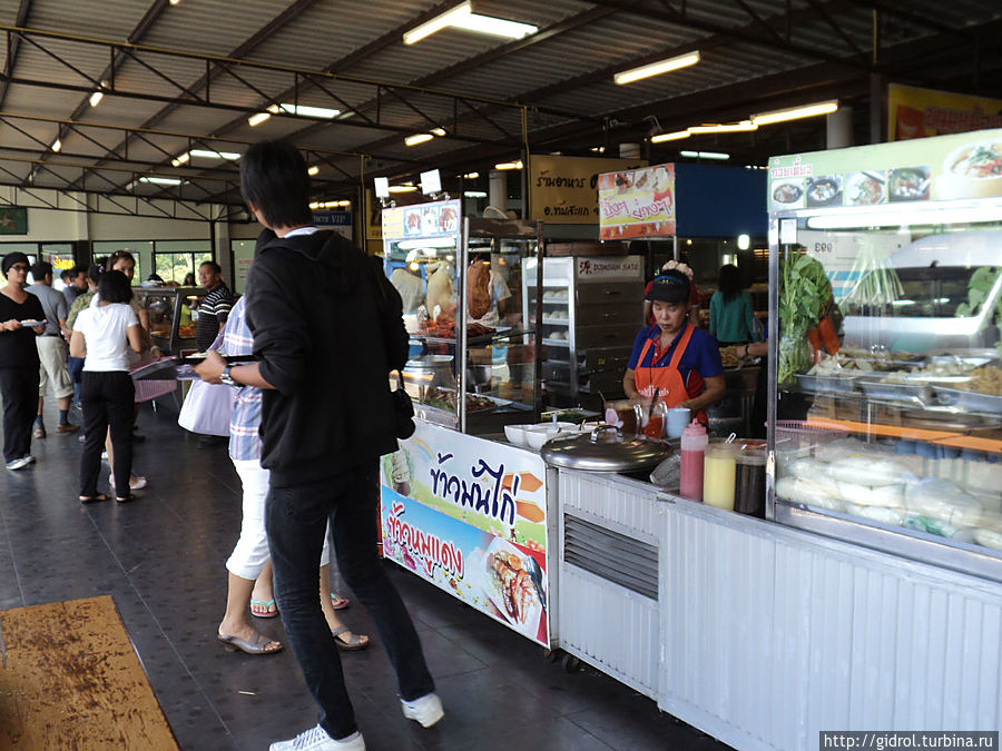 Там и покушать можно. Там и покушать можно.