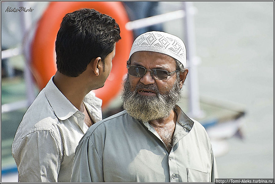 Интересно наблюдать за тем, как сами индийцы обозревают достопримечательности своей страны. Сюда приезжают из всех штатов...
* Интересно наблюдать за тем, как сами индийцы обозревают достопримечательности своей страны. Сюда приезжают из всех штатов...
*