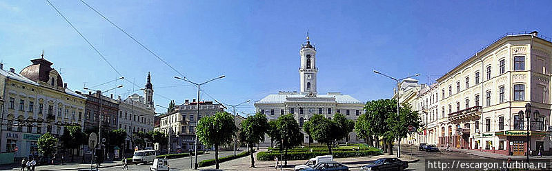 фото из википедии(http://uk.wikipedia.org)
Центральная улица Черновцов — Площадь Рынок(формировалась с 18-19 веков) и ратуша в стиле позднего класицизма (40е годы 19 века). фото из википедии(http://uk.wikipedia.org)
Центральная улица Черновцов — Площадь Рынок(формировалась с 18-19 веков) и ратуша в стиле позднего класицизма (40е годы 19 века).