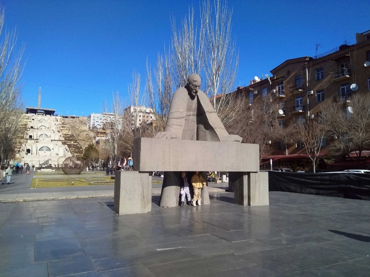 Памятник Таманяну Ереван, Армения