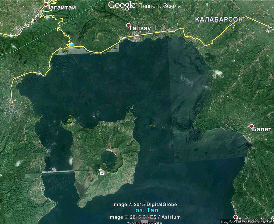 Остров Талисай с двумя кратерами —  Binintiang Malaki Crater (слева вверху) и Taal с озером в центре Тагайтай, Филиппины