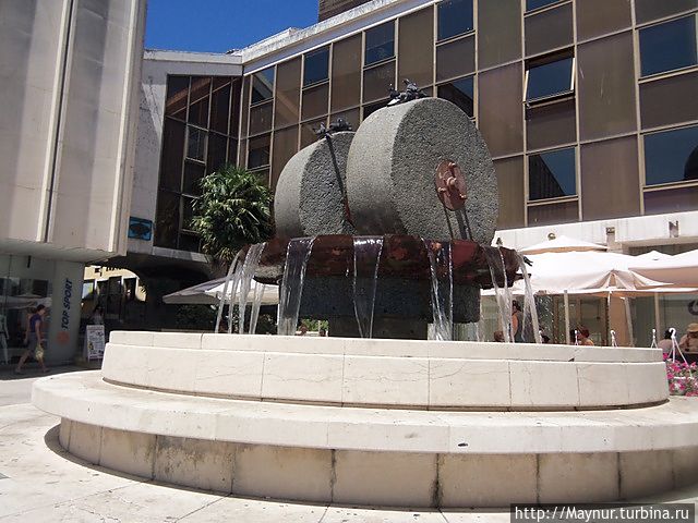 Жернова мелют воду. Жернова мелют воду.