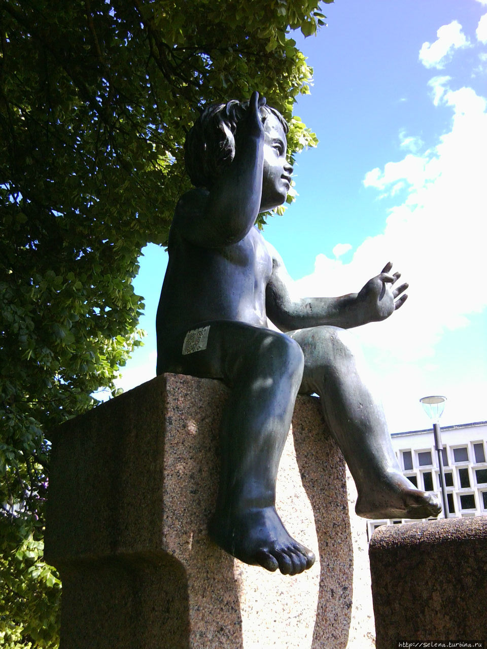 Памятник 100-тысячному жителю Тарту Тарту, Эстония