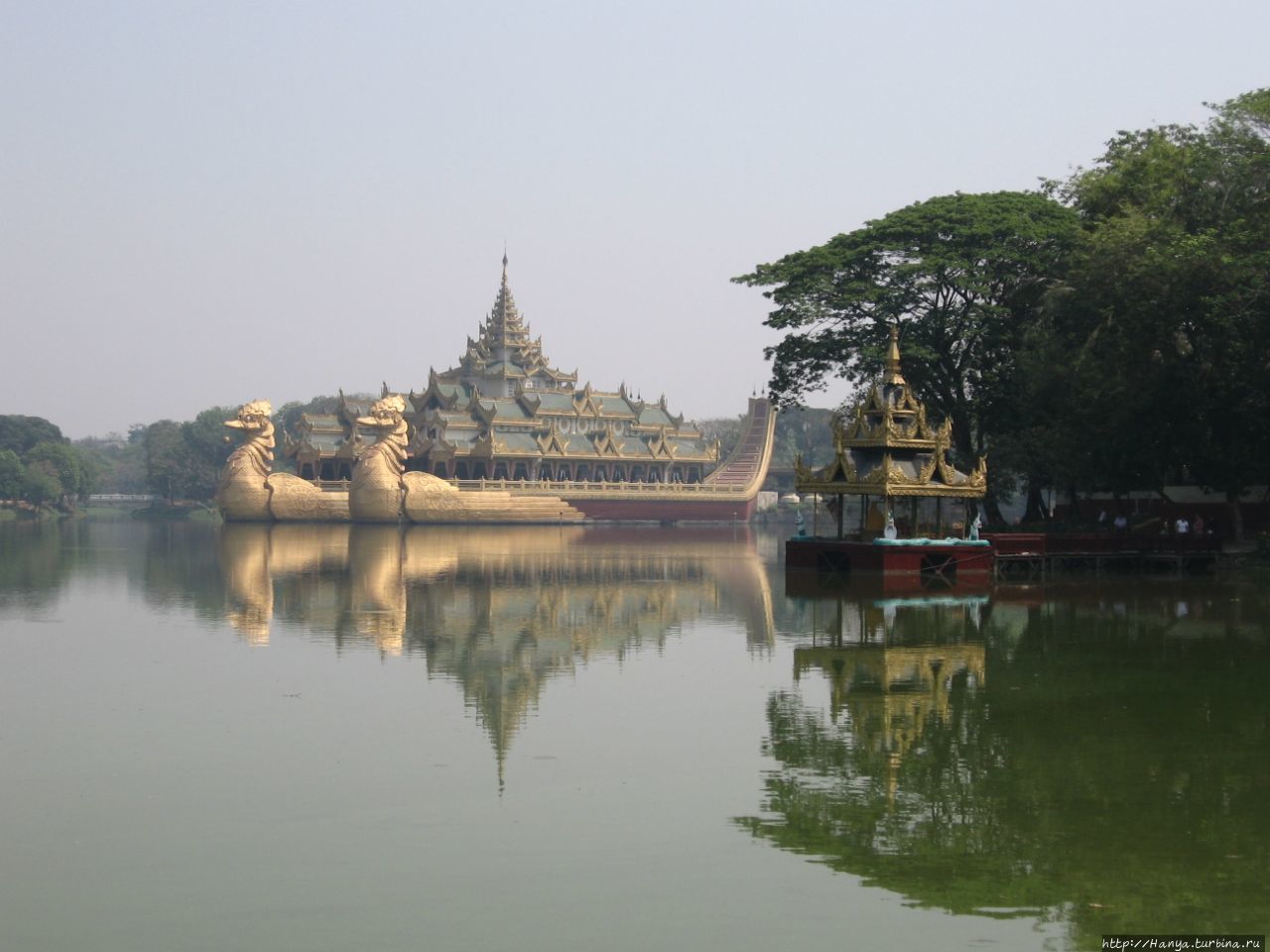 Озеро Kandawgyi Lake в Ян