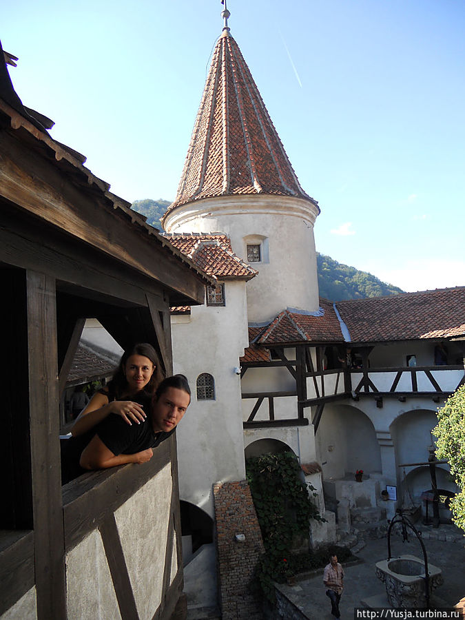 По нами — колодец-выход из Замка. А ворота — всего лишь обманка. По нами — колодец-выход из Замка. А ворота — всего лишь обманка.