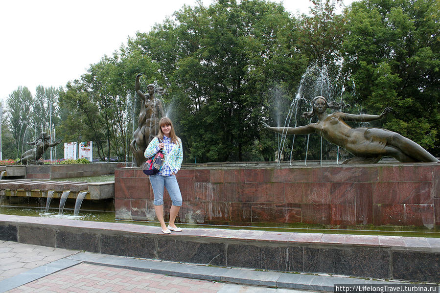 Фонтан Слияние трёх рек Витебск, Беларусь Фонтан Слияние трёх рек Витебск, Беларусь