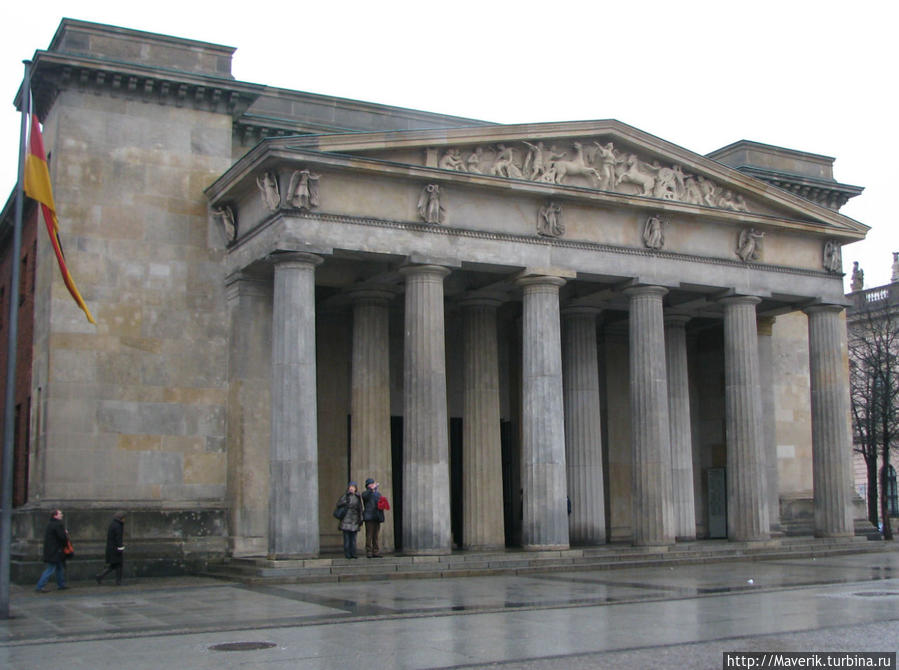 Нойе-Вахе — мемориал предостережение памяти жертв фашизма и милитаризма. Берлин, Германия
