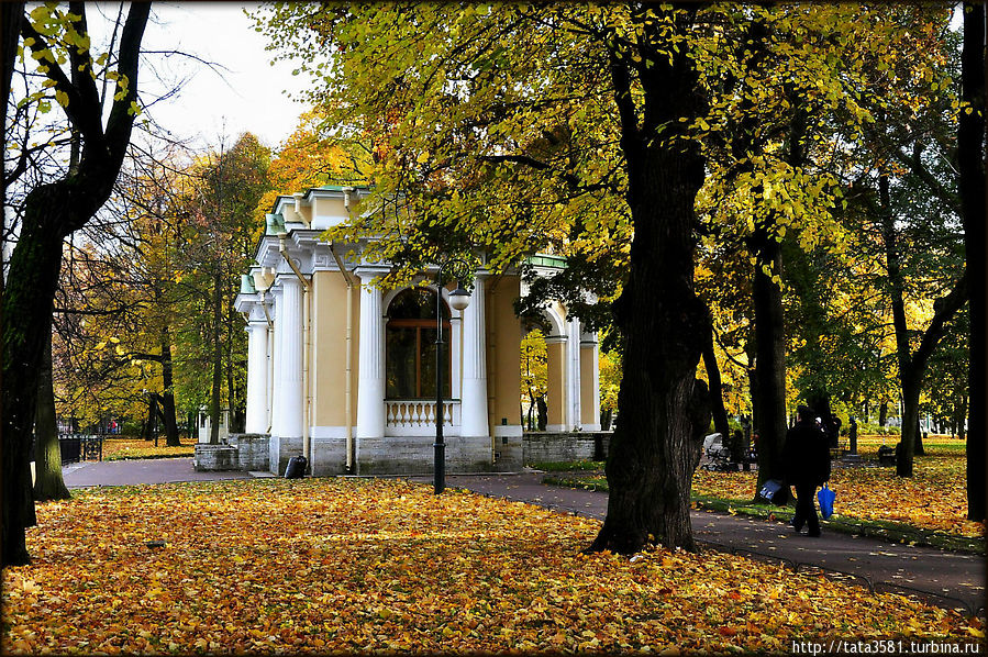 Павильон, выполненный в стиле ампир архитектором К. Росси в 1825 году. Санкт-Петербург, Россия