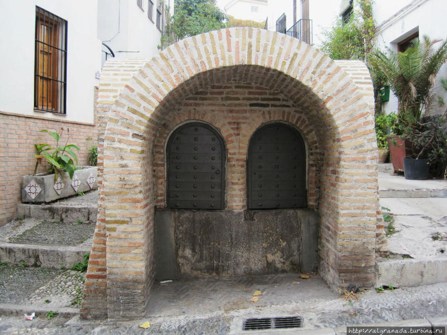 Прогулки по Альбайсину Гранада, Испания Прогулки по Альбайсину Гранада, Испания