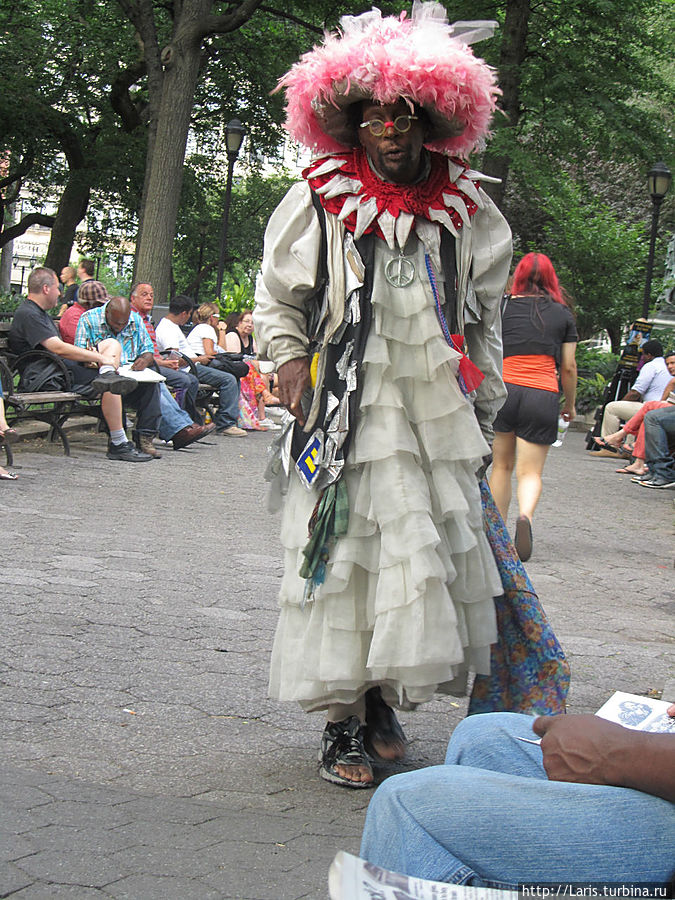 Вот такие личности встречаются на улицах этого города Вот такие личности встречаются на улицах этого города