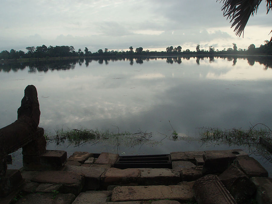 Задумчивое зеркало Сра Сранга Сиемреап, Камбоджа