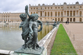 Версаль был построен самым расточительным королем франции — Людовиком Четырнадцатым, или Королем-Солнце.