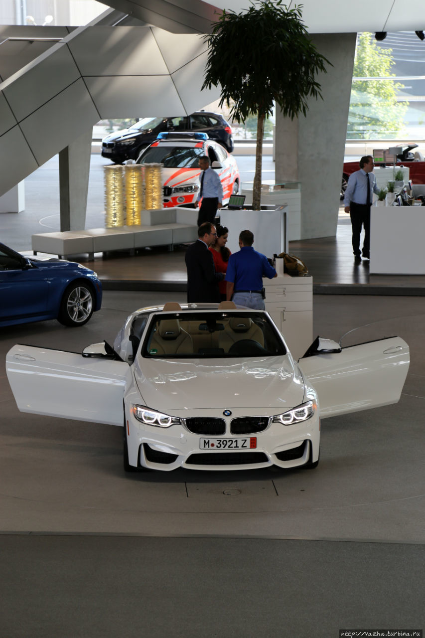 Выставочно развлекательный центр BMW. Мюнхен Мюнхен, Германия