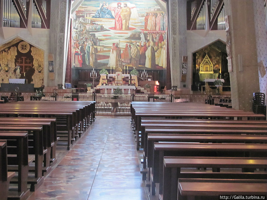 Молельный зал на втором этаже. Назарет, Израиль Молельный зал на втором этаже. Назарет, Израиль