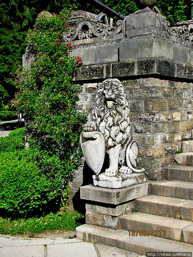 В парке дворца В парке дворца