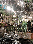 Сказочные витрины новогоднего Мальмё. Цветочный магазин. В Рождество там продают все атрибуты.