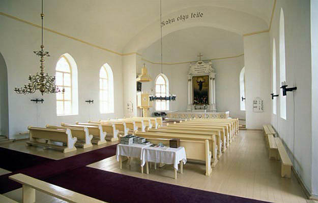 Интерьер церкви. Фото с сайта teelistekirikud.ekn.ee Муствеэ, Эстония