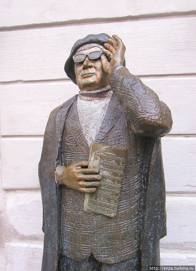 Памятник композитору Эверту Тобу на площади Jarn Torget. Стокгольм, Швеция