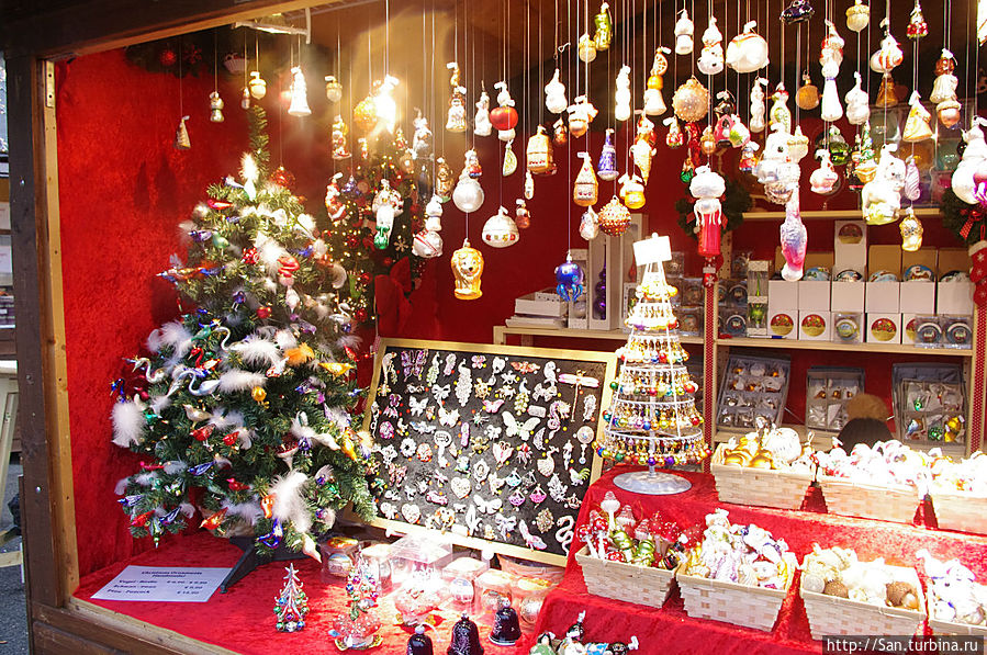 У меня в детстве была такая мини-елочка с мини-игрушками. Вена, Австрия У меня в детстве была такая мини-елочка с мини-игрушками. Вена, Австрия