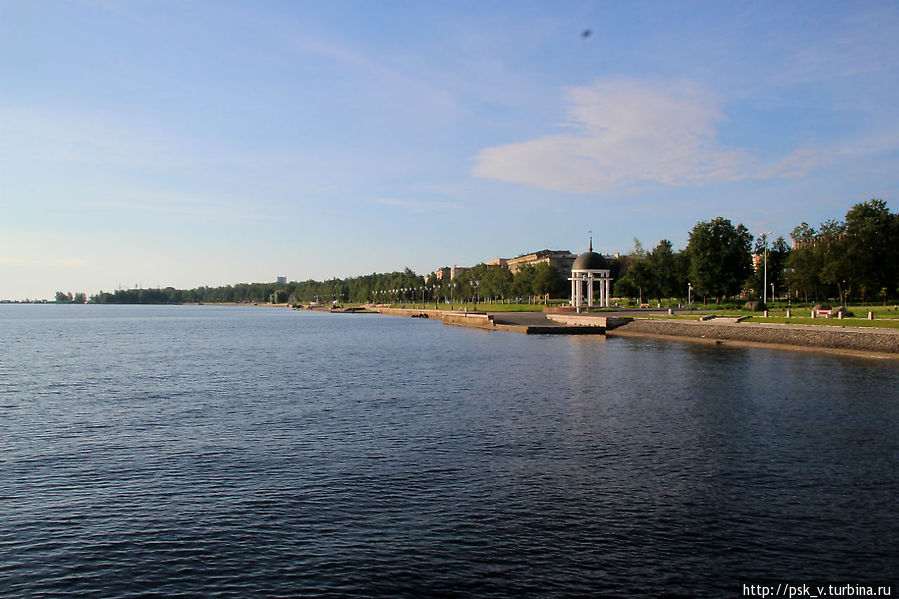 Водица в Онежском озере, мягко говоря, прохладная  ... ух, даже летом. Петрозаводск, Россия