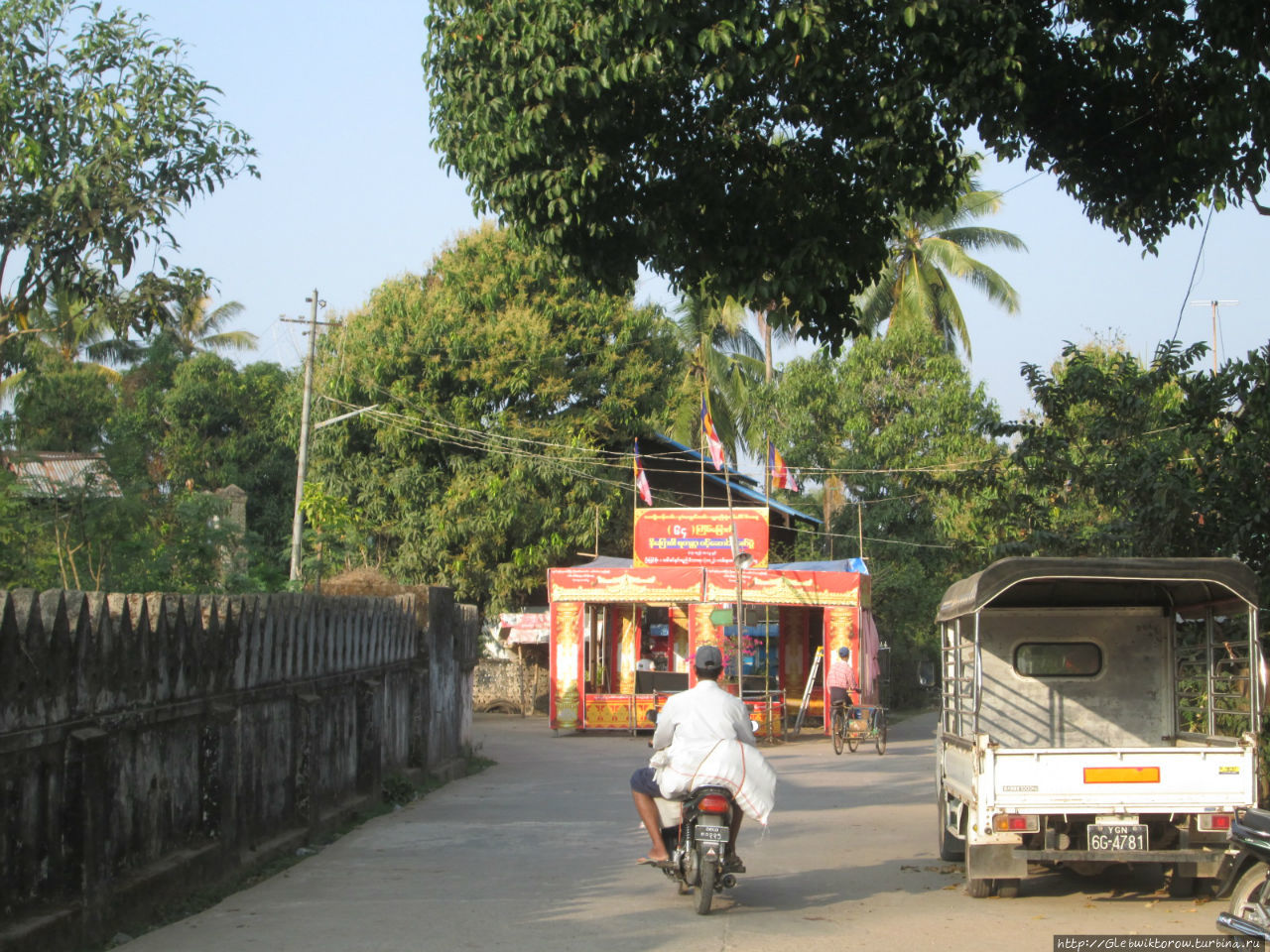 Прогулка по району с церквями и гурдварой Патейн, Мьянма